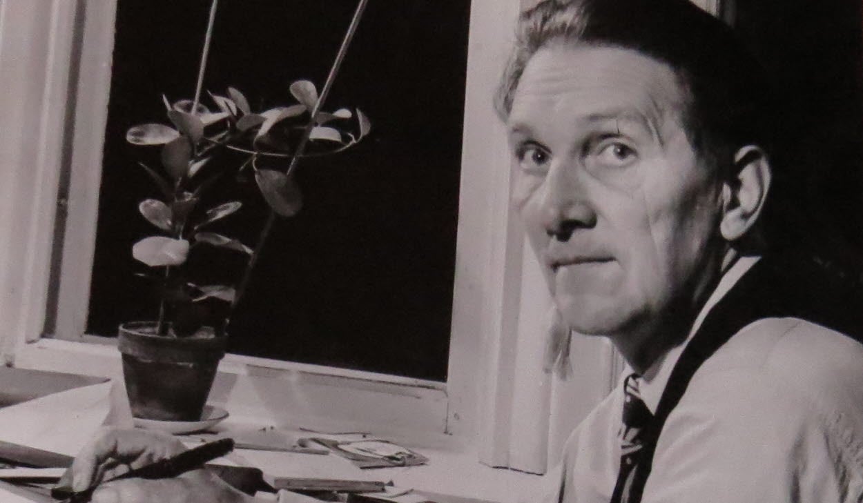 Svartvit bild på författare Elov Persson